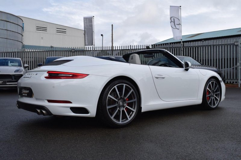PORSCHE 911
