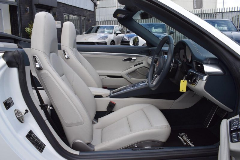 PORSCHE 911