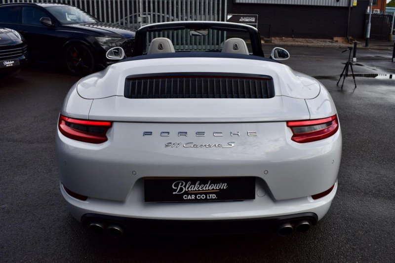 PORSCHE 911