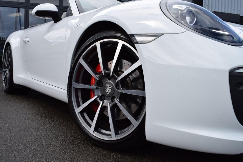 PORSCHE 911