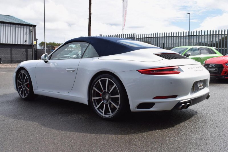 PORSCHE 911