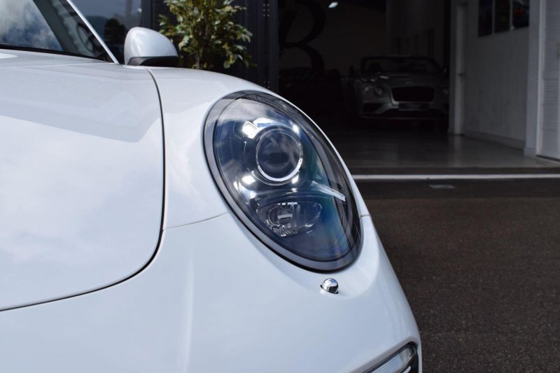 PORSCHE 911