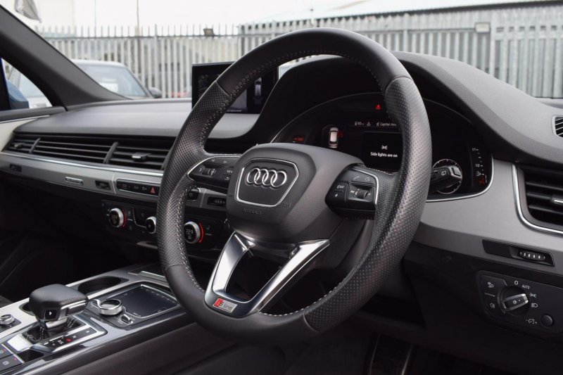 AUDI Q7