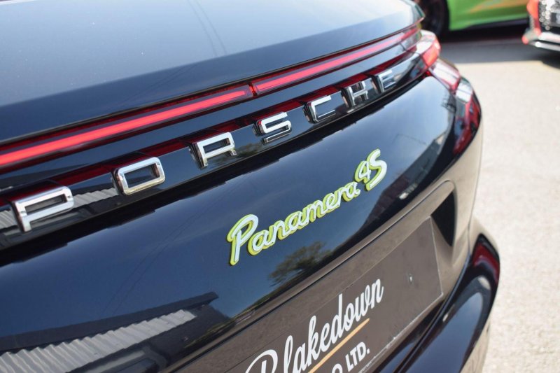 PORSCHE PANAMERA