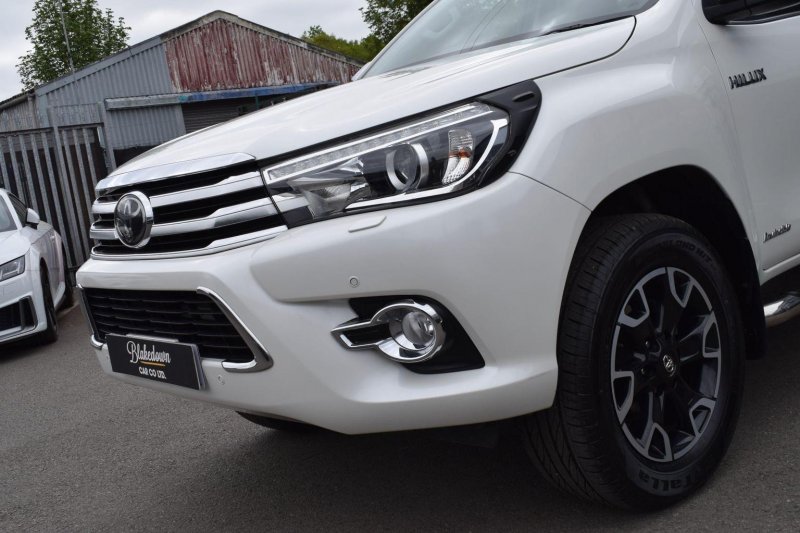 TOYOTA HILUX