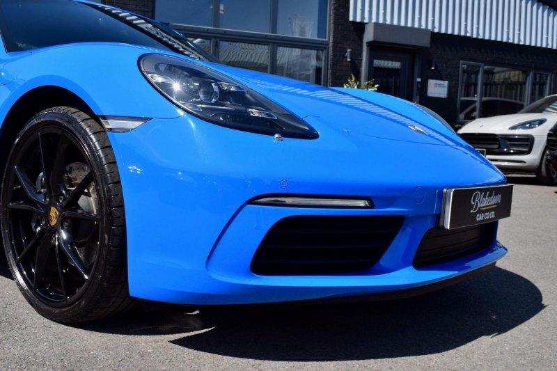PORSCHE 718