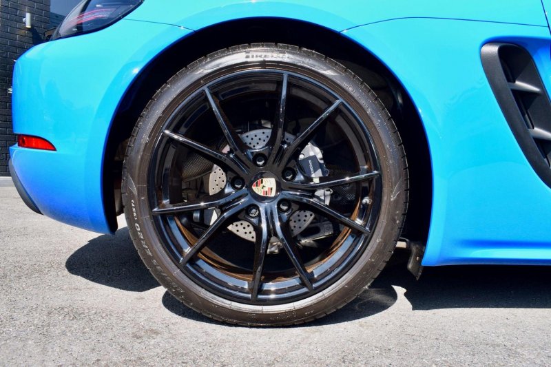 PORSCHE 718