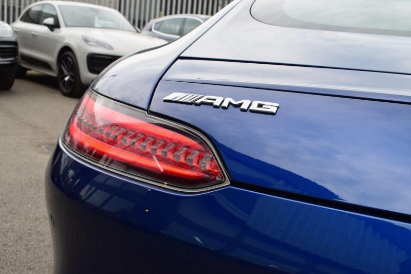 MERCEDES-BENZ AMG GT