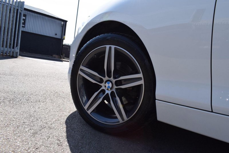 BMW 1 SERIES