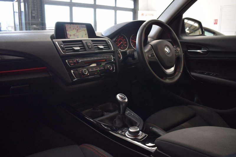 BMW 1 SERIES