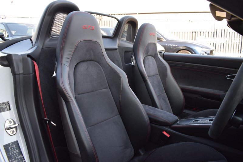 PORSCHE 718
