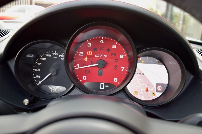 PORSCHE 718