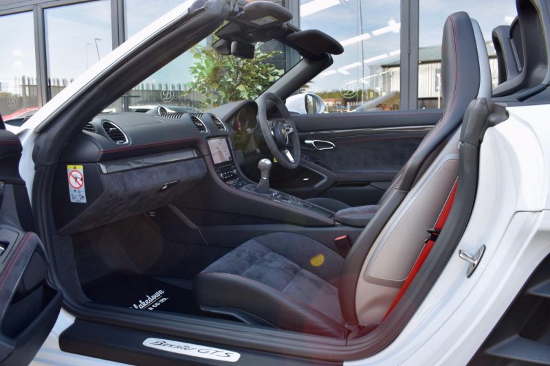 PORSCHE 718