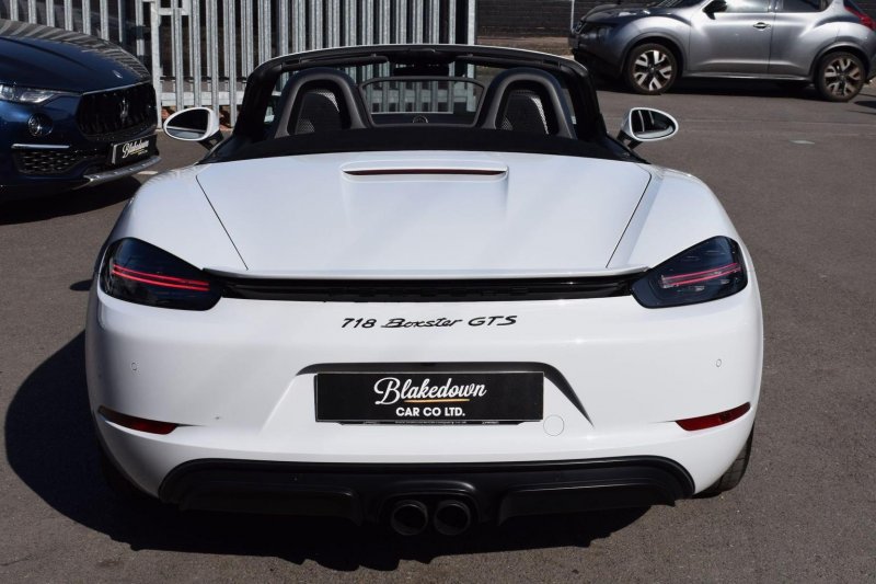PORSCHE 718