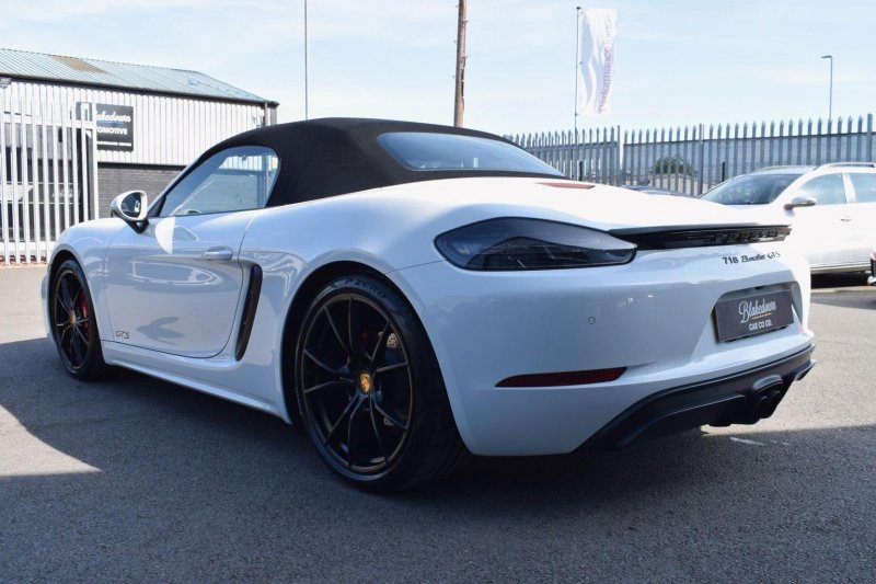 PORSCHE 718