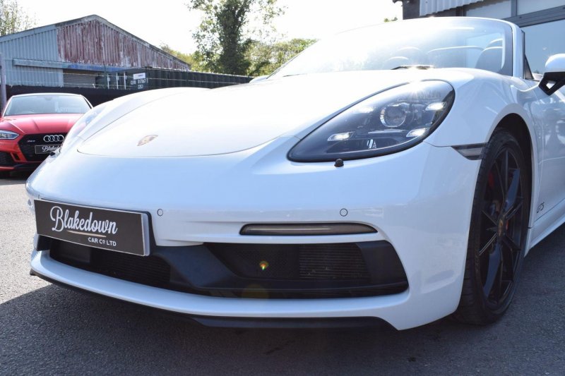 PORSCHE 718