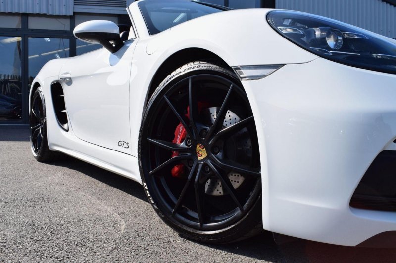 PORSCHE 718