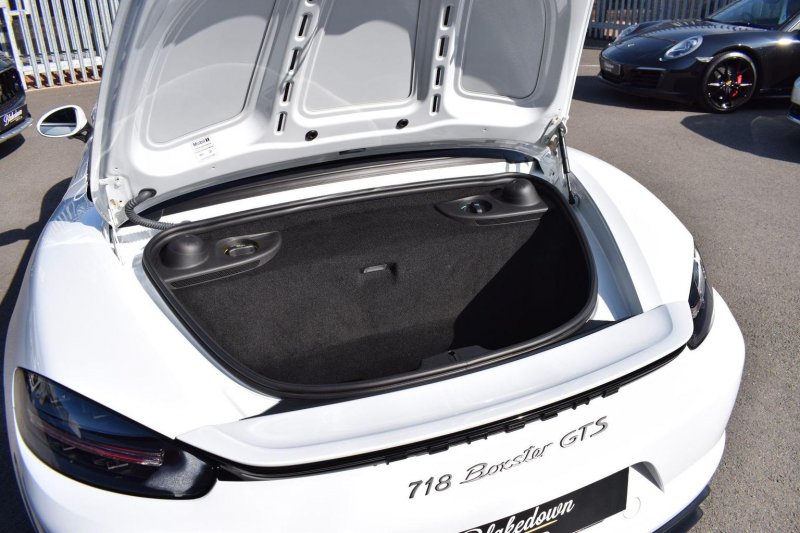 PORSCHE 718