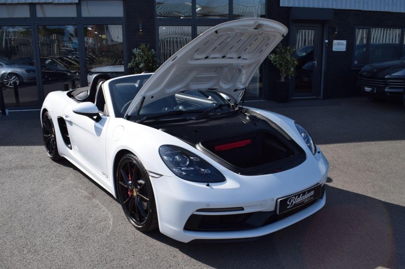 PORSCHE 718