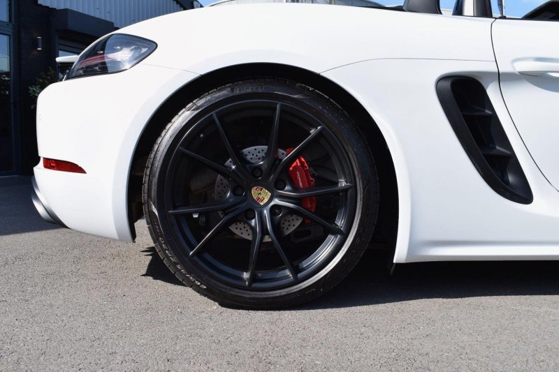 PORSCHE 718