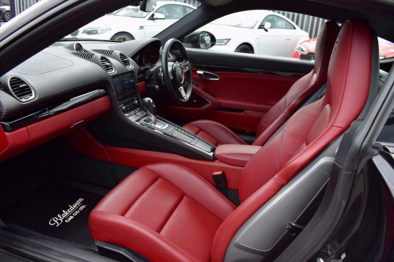 PORSCHE 718