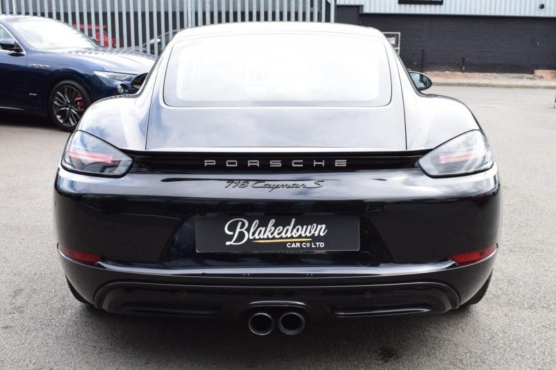 PORSCHE 718