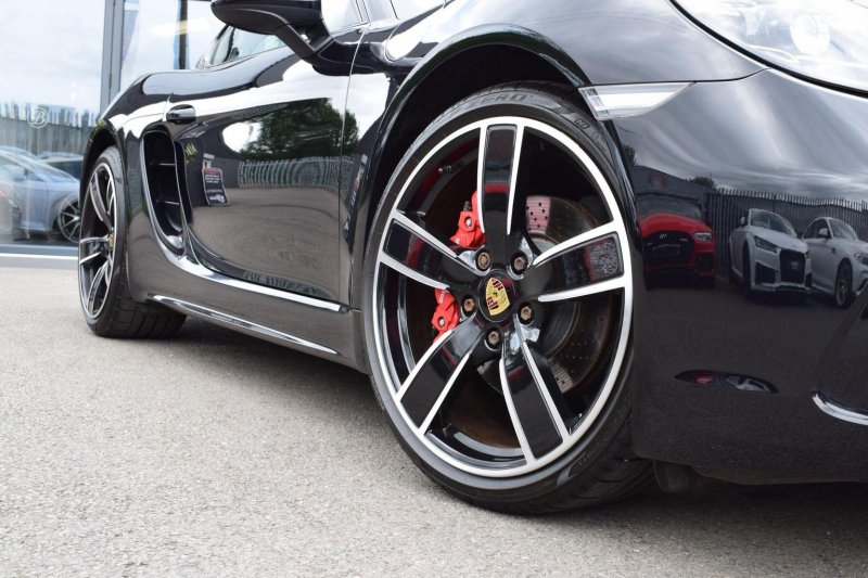 PORSCHE 718