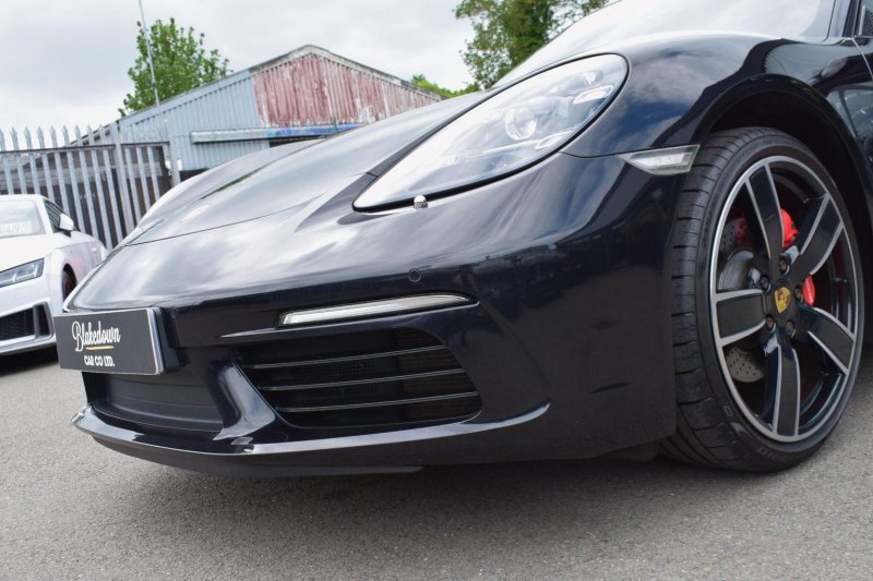 PORSCHE 718