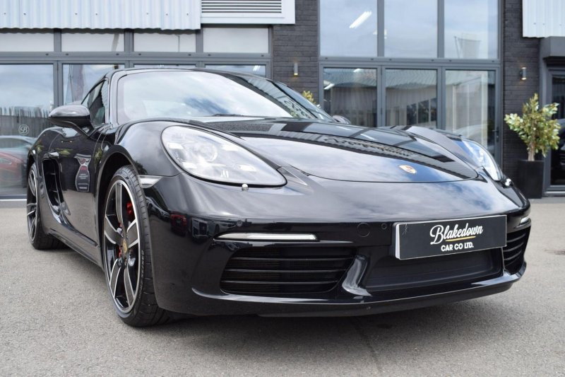PORSCHE 718