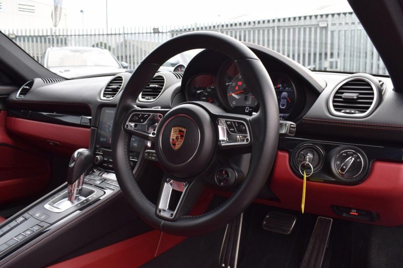 PORSCHE 718