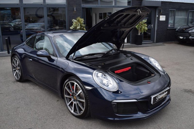PORSCHE 911