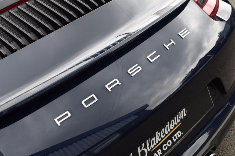PORSCHE 911