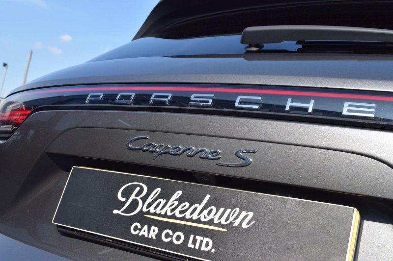 PORSCHE CAYENNE