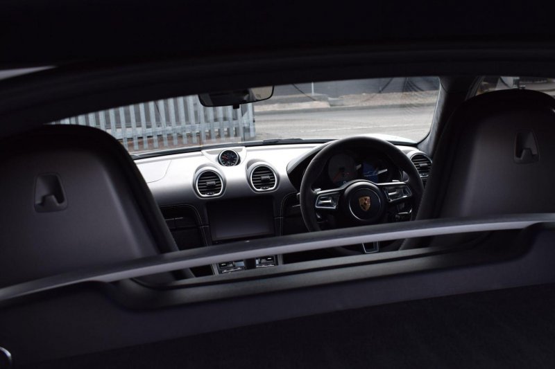PORSCHE 718