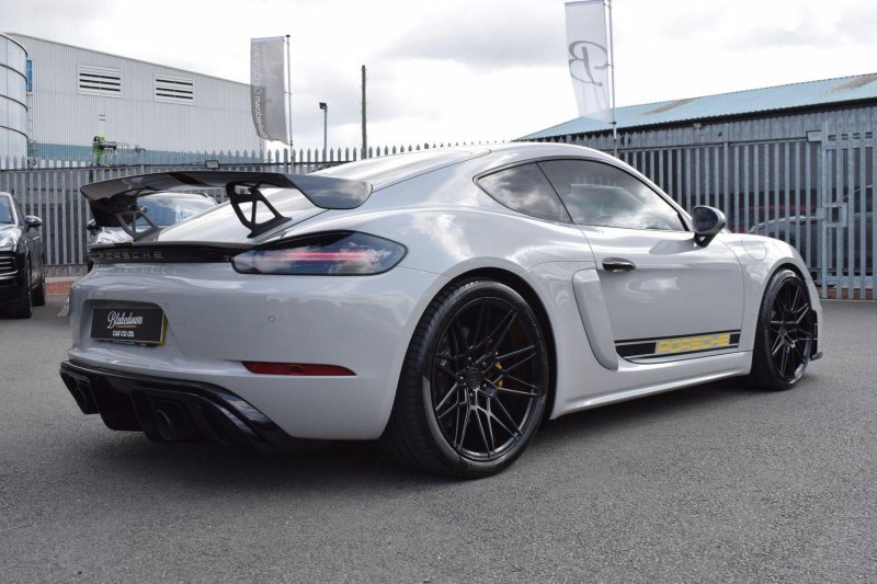 PORSCHE 718