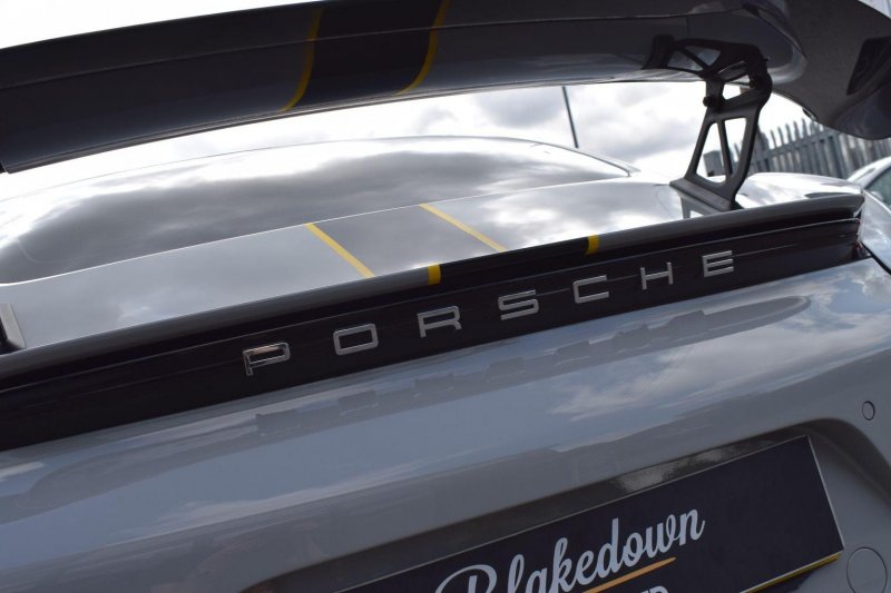PORSCHE 718