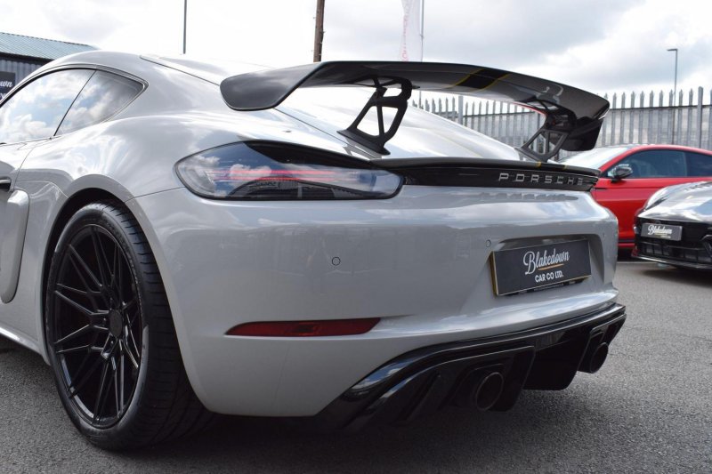 PORSCHE 718