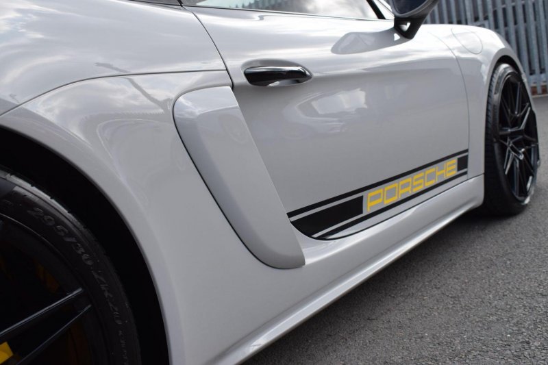 PORSCHE 718