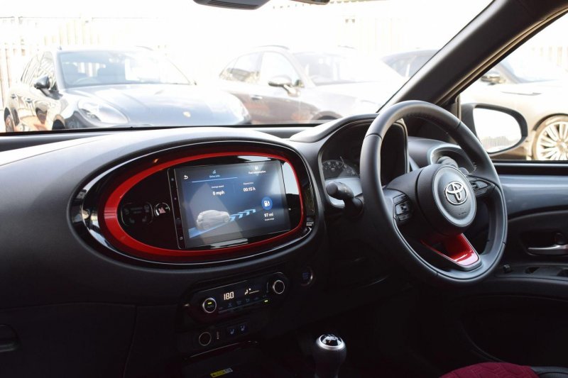 TOYOTA AYGO X