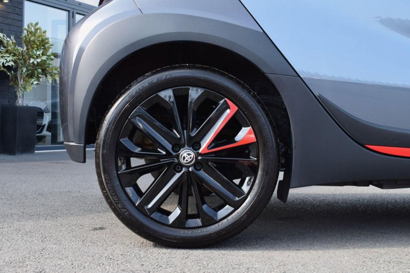 TOYOTA AYGO X