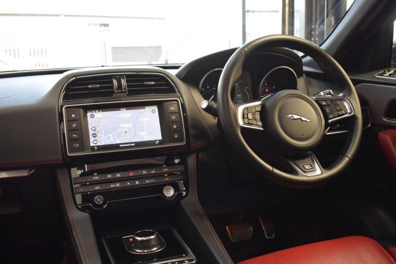 JAGUAR F-PACE