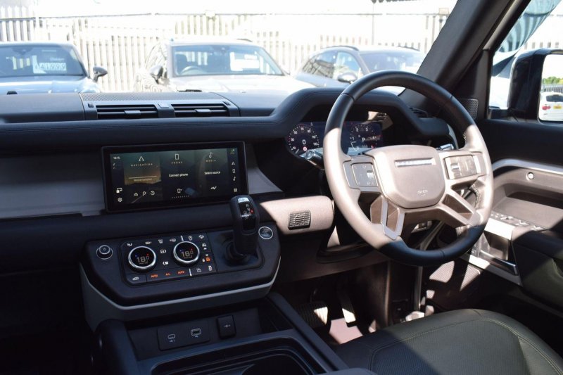 LAND ROVER DEFENDER 110