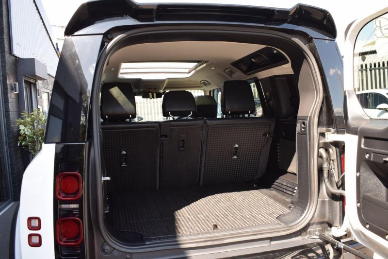 LAND ROVER DEFENDER 110
