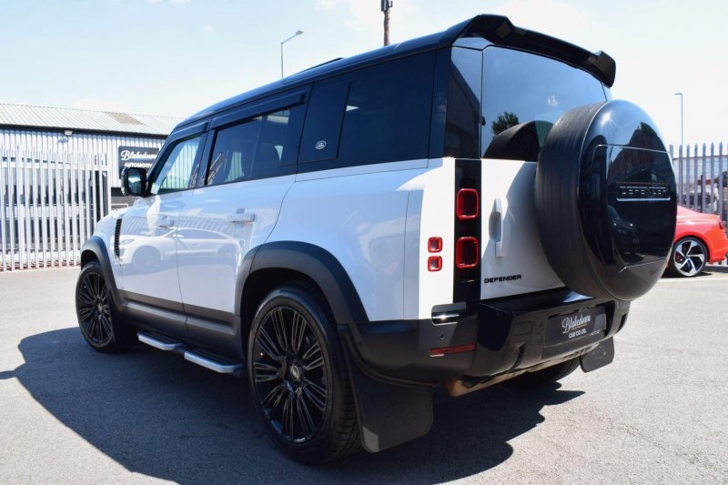 LAND ROVER DEFENDER 110