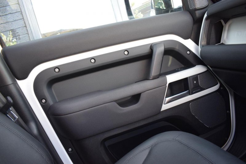 LAND ROVER DEFENDER 110