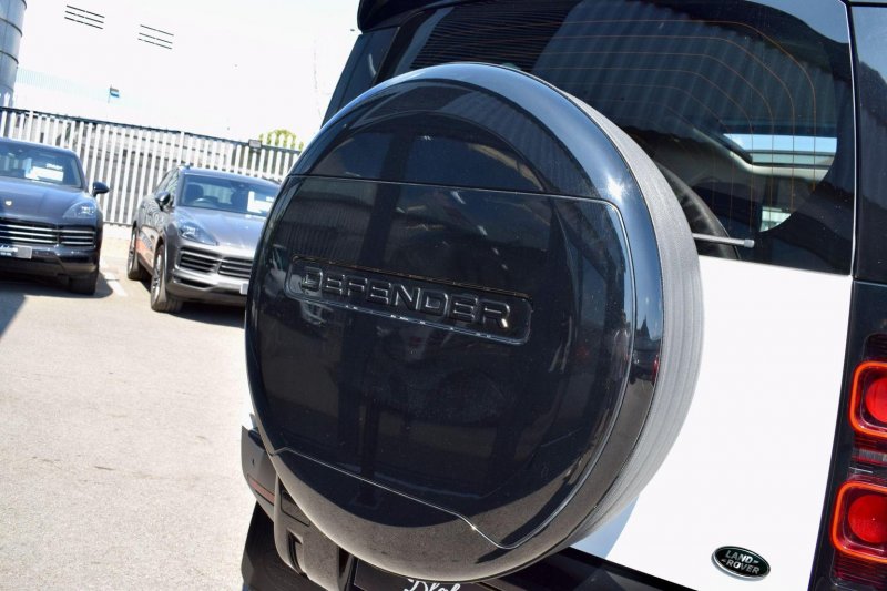 LAND ROVER DEFENDER 110