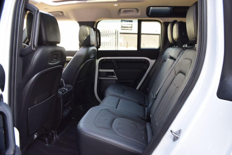 LAND ROVER DEFENDER 110