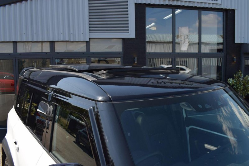LAND ROVER DEFENDER 110