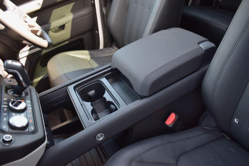 LAND ROVER DEFENDER 110