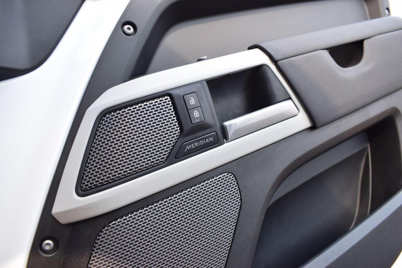 LAND ROVER DEFENDER 110